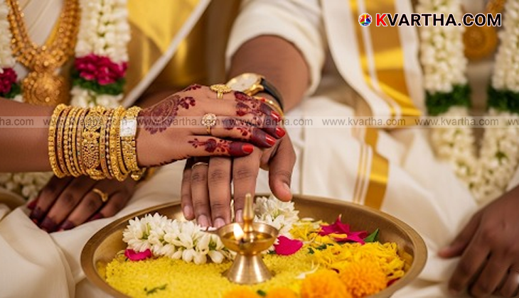 A photo of a mass marriage ceremony.