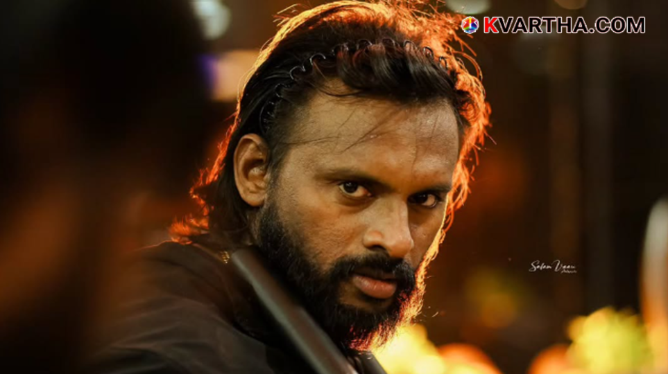 Photo of Bigg Boss contestant Jinto arrested in a robbery case.