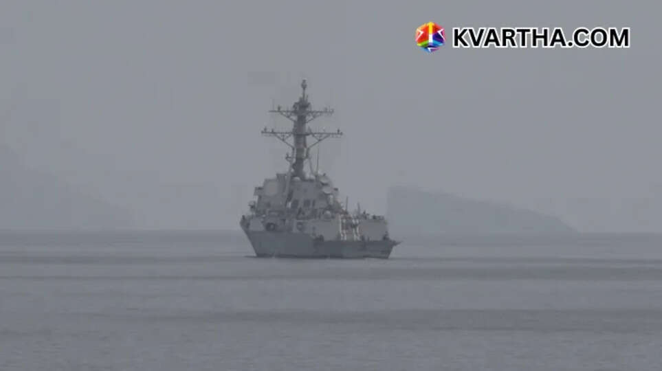 US Navy warships entering the Strait of Hormuz 