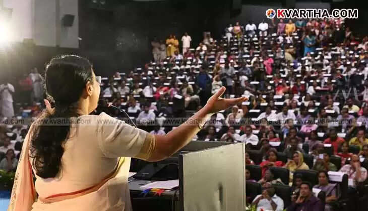 Minister Veena George launching the KASP Health mobile app.