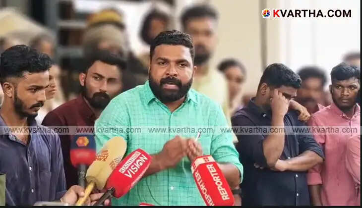 A symbolic scene of the violence during the SFI protest at Ancharakandi Dental College.