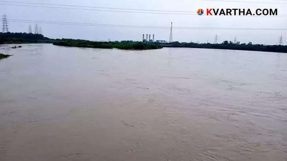 Heavy Rain in Delhi Raises Flood Concerns as Yamuna River Crosses Danger Mark