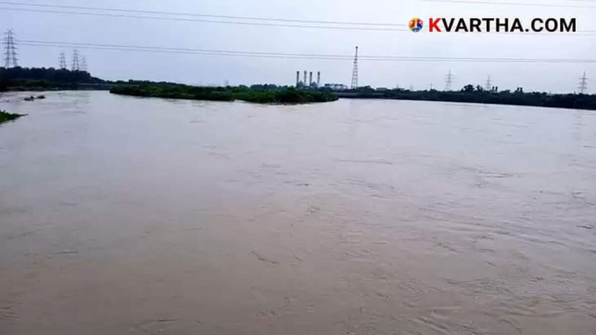 Heavy Rain in Delhi Raises Flood Concerns as Yamuna River Crosses Danger Mark