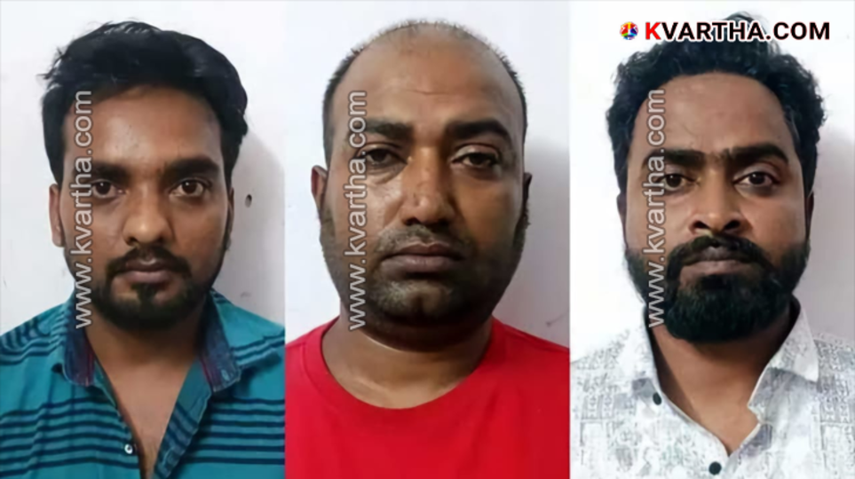 Hindu organizations protest outside Kalasipalya Police Station in Bengaluru.