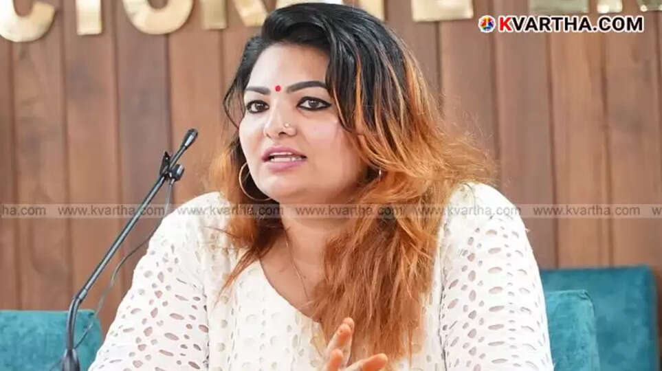 Portrait of actress and producer Sandra Thomas.