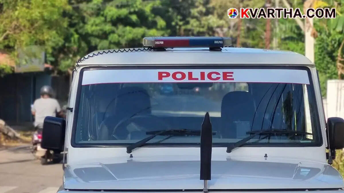 Image Representing Drunk driver rams pickup van into police vehicle in Thiruvananthapuram; 3 including woman cop injured