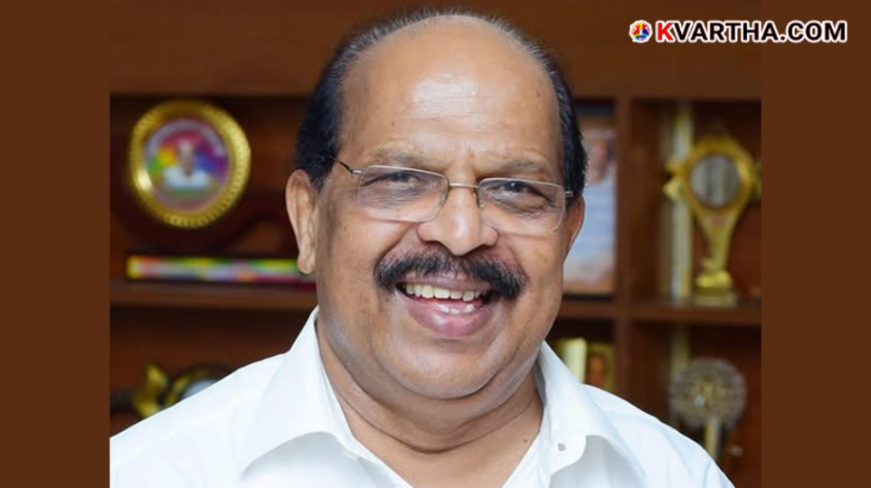  Veteran leader G. Sudhakaran speaking to people in Ambalappuzha constituency