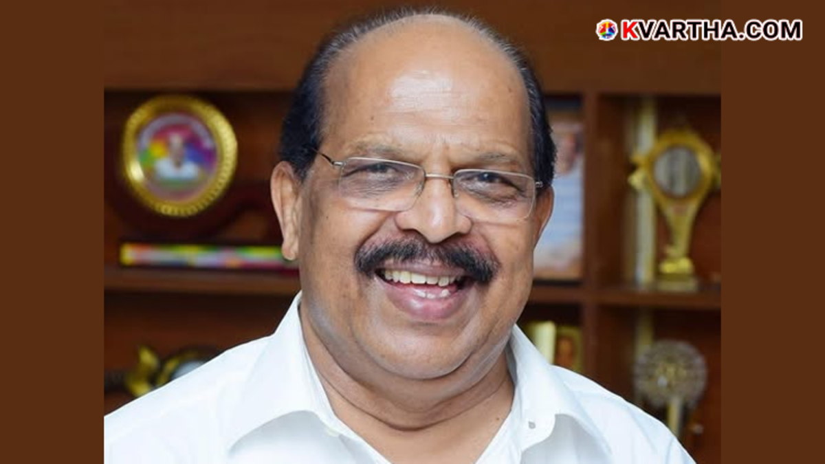  Veteran leader G. Sudhakaran speaking to people in Ambalappuzha constituency