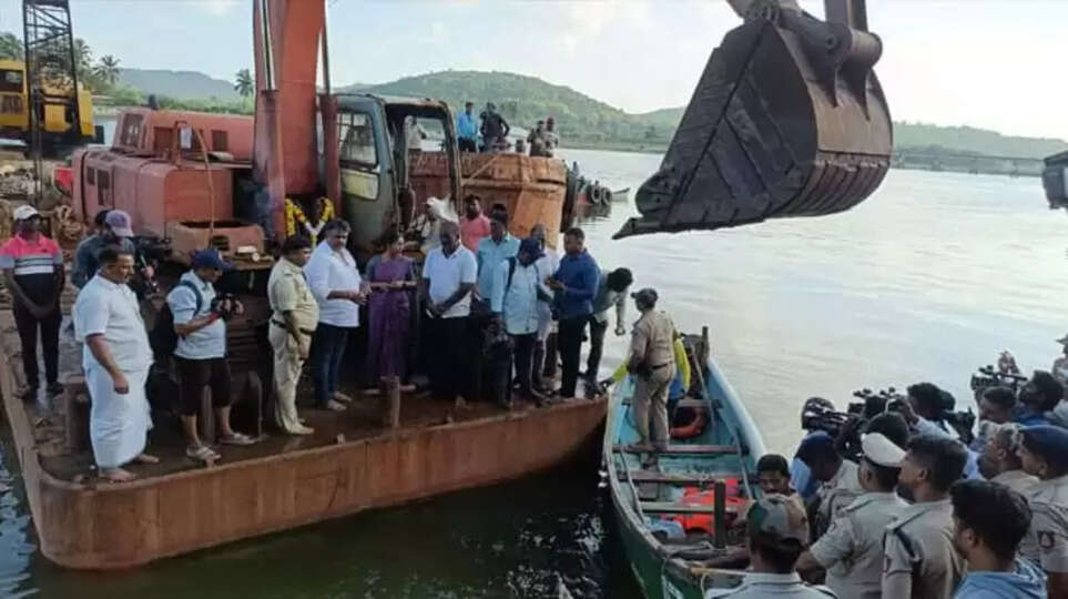 Crash guard found in the Gangavali river during the search for Arjun