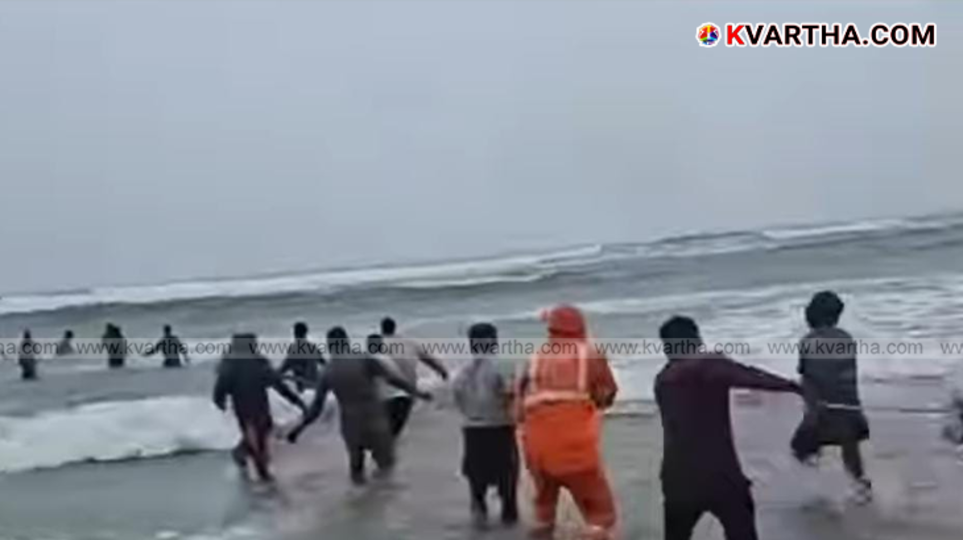 Fishing boat capsized in Chootad estuary