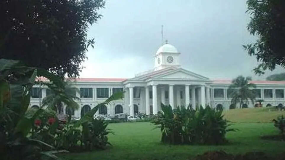 Government changes responsibilities of senior officials