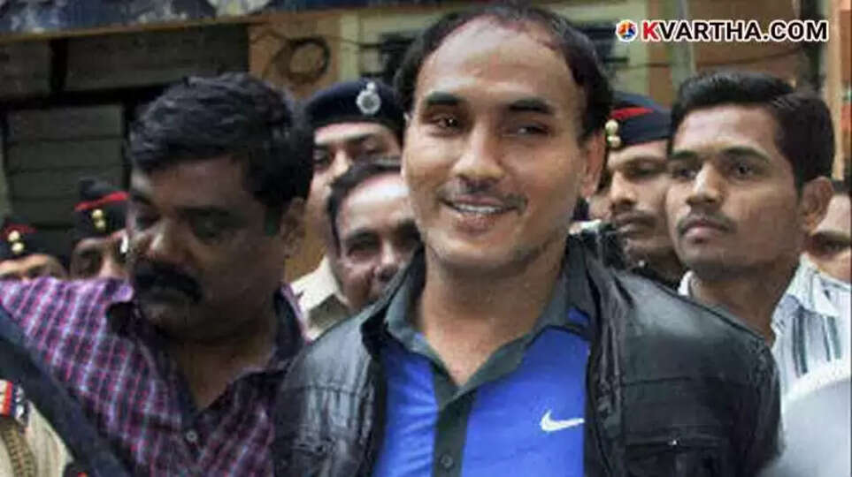 Bunty Chor being taken into custody by police.