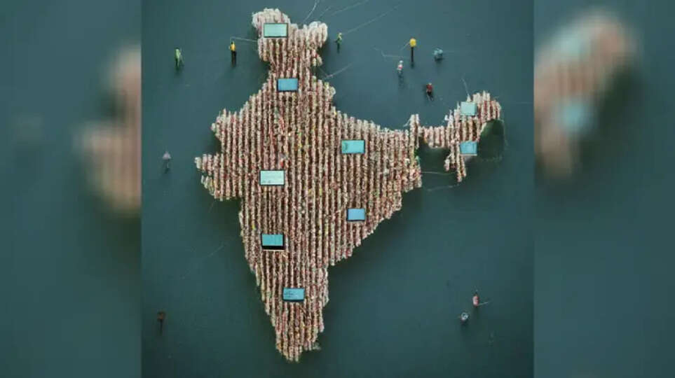 india sees surge in internet users broadband subscriptions