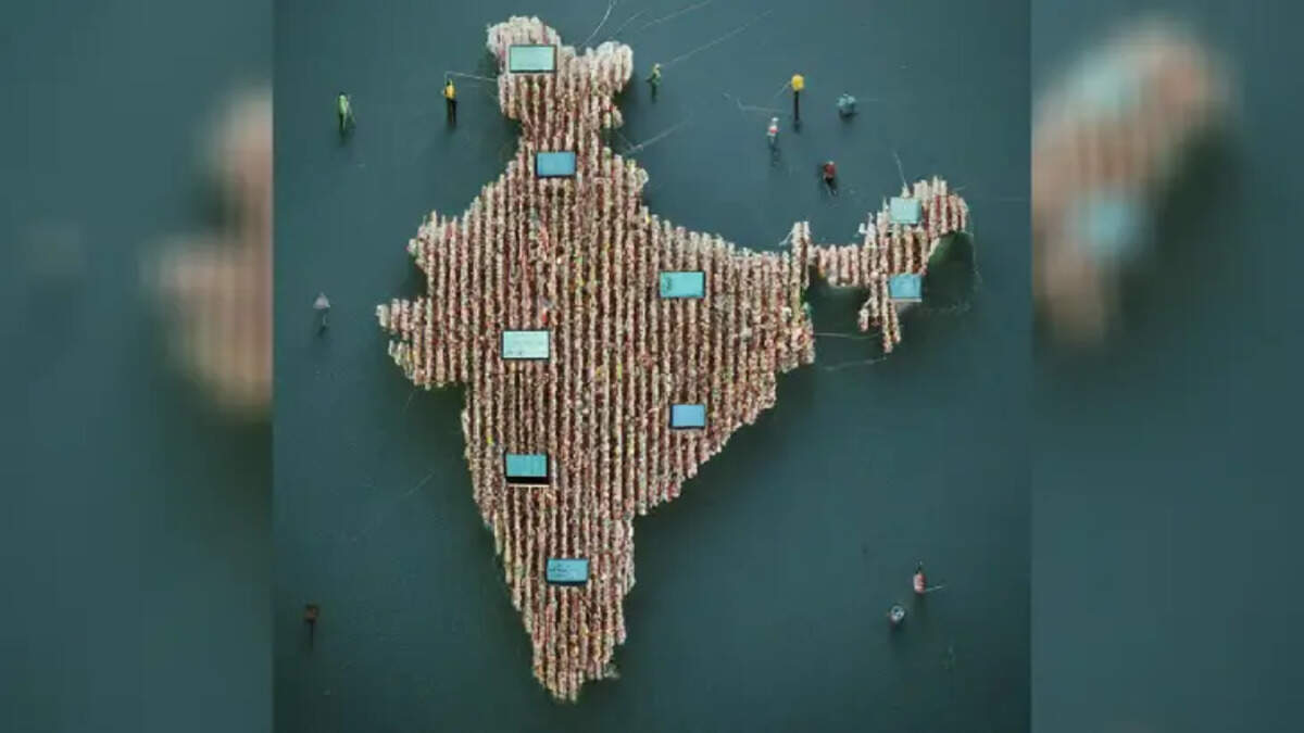 india sees surge in internet users broadband subscriptions