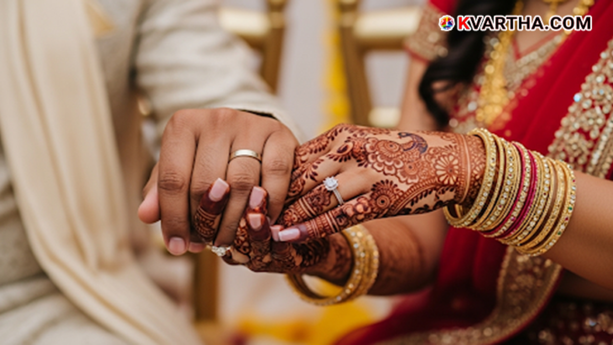 Hindu organizations rally in Gujarat demanding new laws for love marriages.