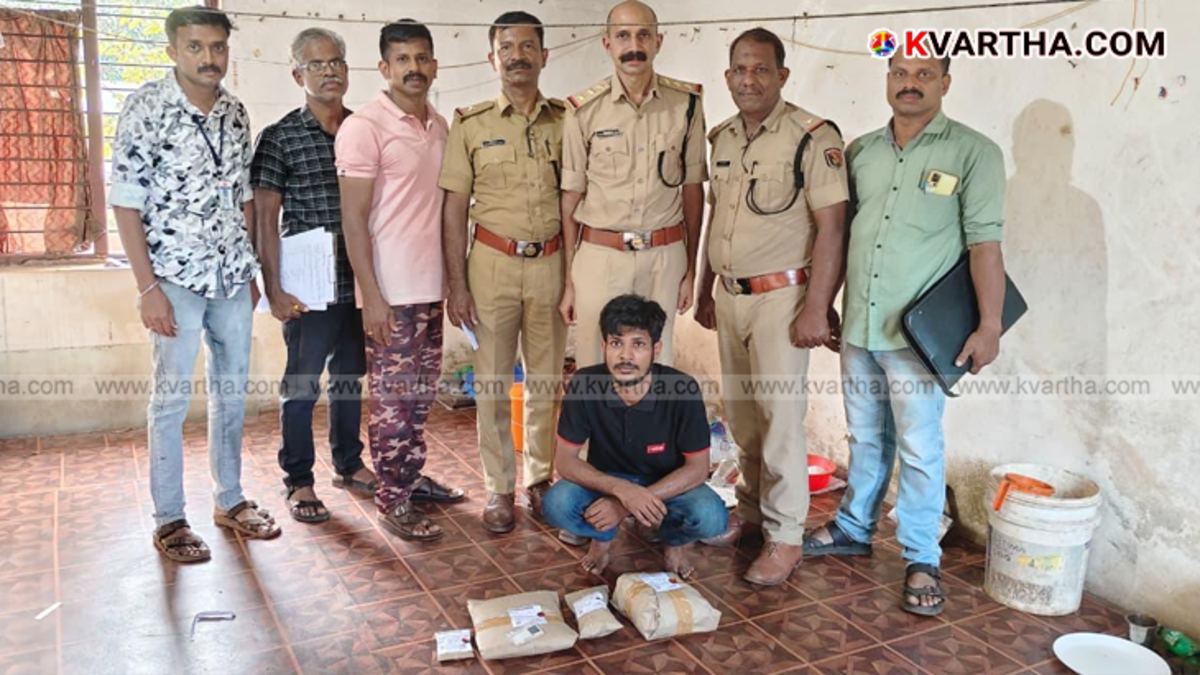 Excise officers with seized ganja in Mattannur