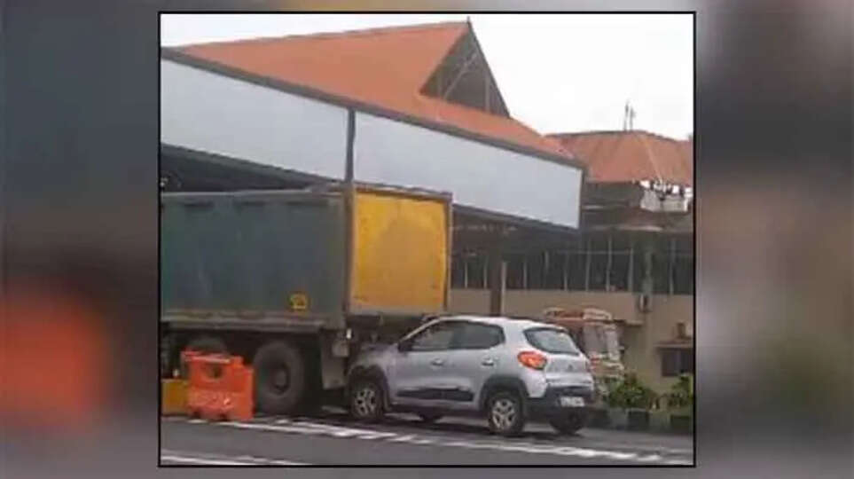 Container truck hits car and pushes it back at Paliyekkara Toll Plaza, Thrissur, News, Container truck, Accident, Paliyekkara Toll Plaza, CCTV, Kerala News