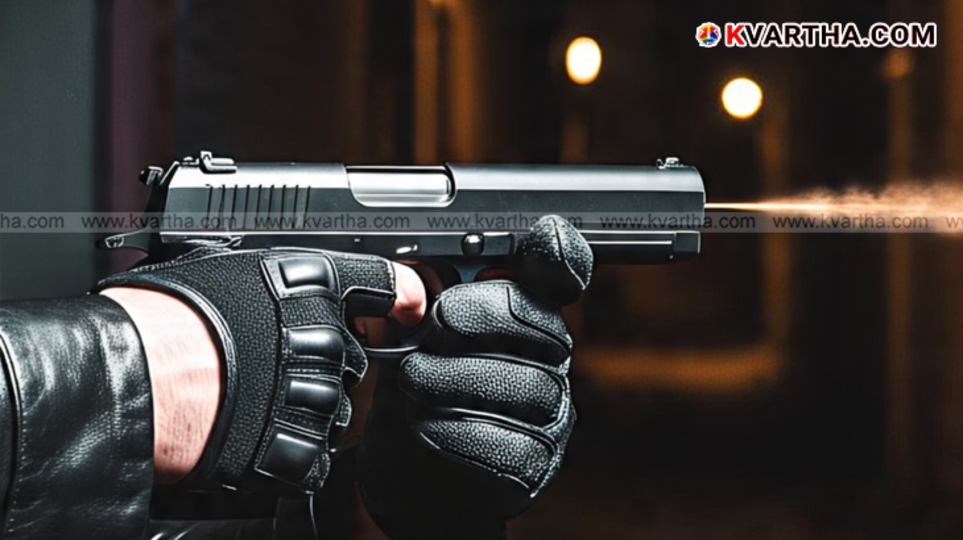 Surat jewellery shop robbery scene outside