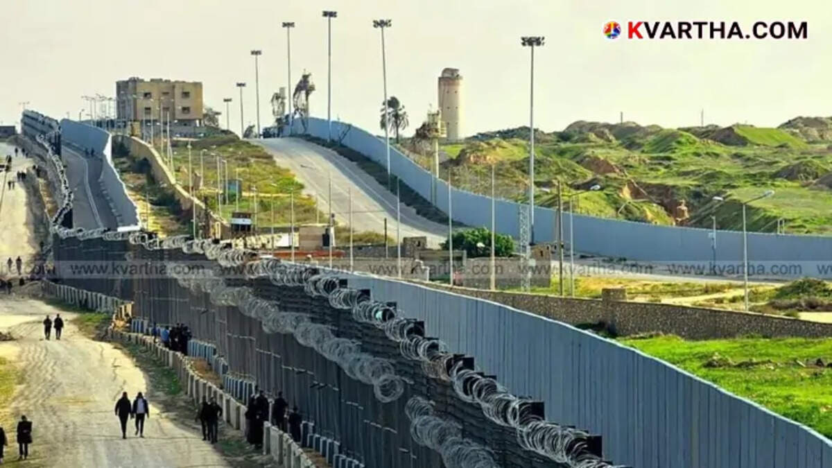 A visual representation of the Palestine and Egypt border.
