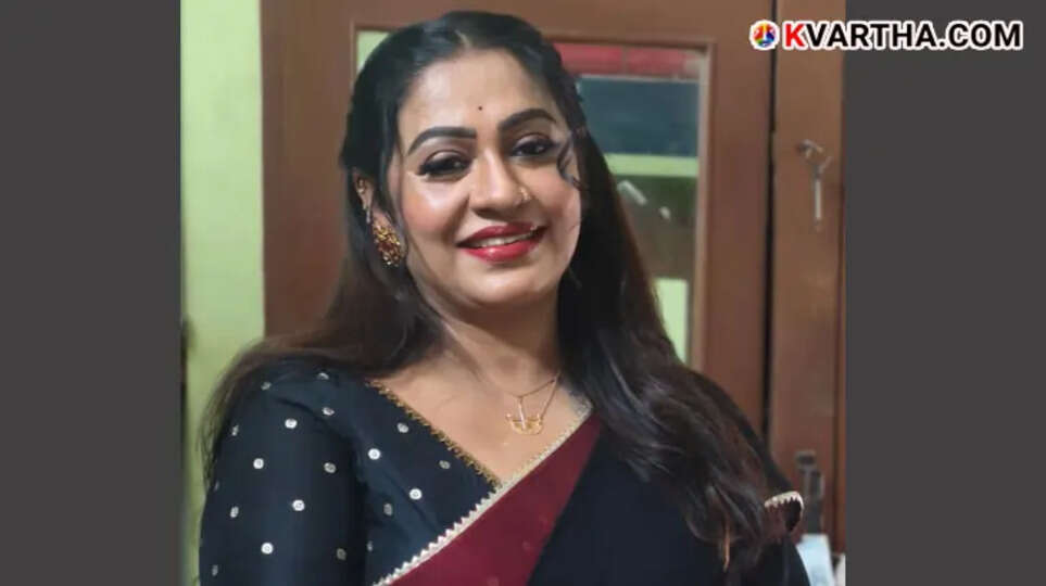 Actress Beena Antony speaking about her online clothing business experience