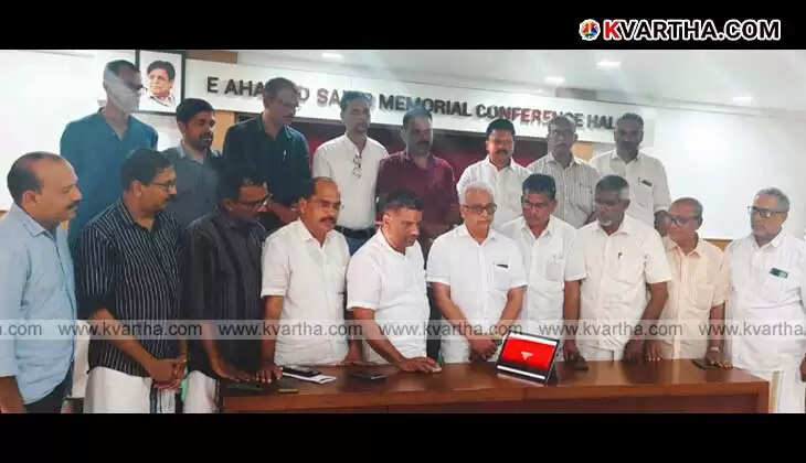 Kannur Corporation Mayor Muslih Madathil inaugurates the E. Ahamed Foundation website.