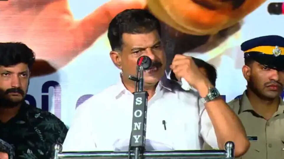 PV Anwar delivering a speech at a public gathering in Nilambur.