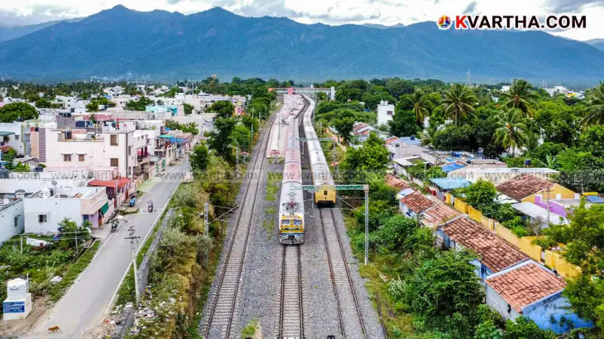 Scenic view from the Mettupalayam to Ooty toy train.
