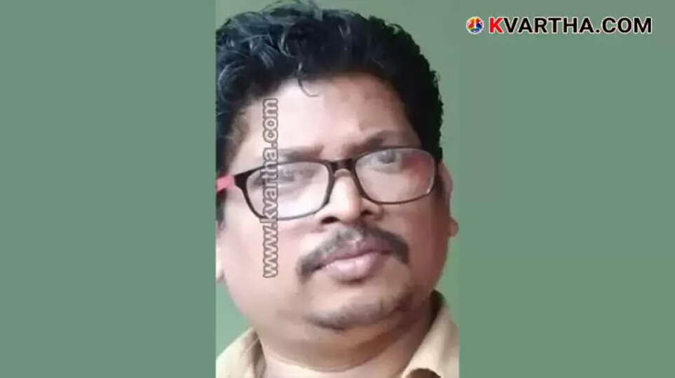 Overturned auto-rickshaw in a deep pothole on Kunjipally service road.