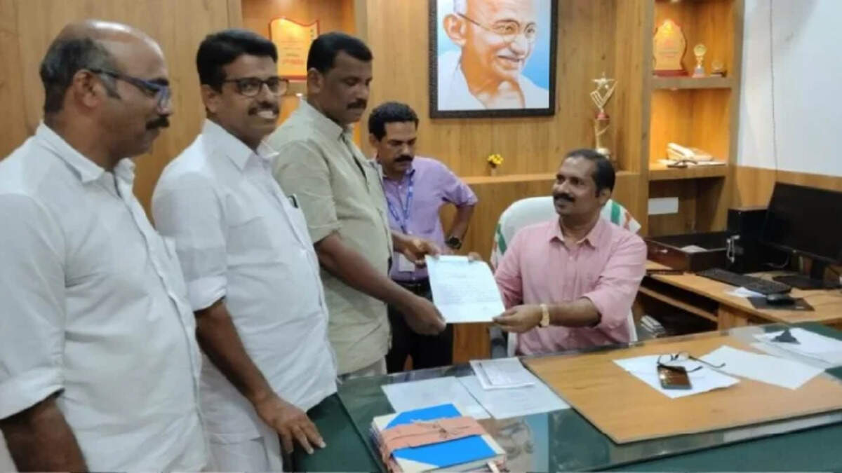 thiruvattur land issue congress submits petition for land t