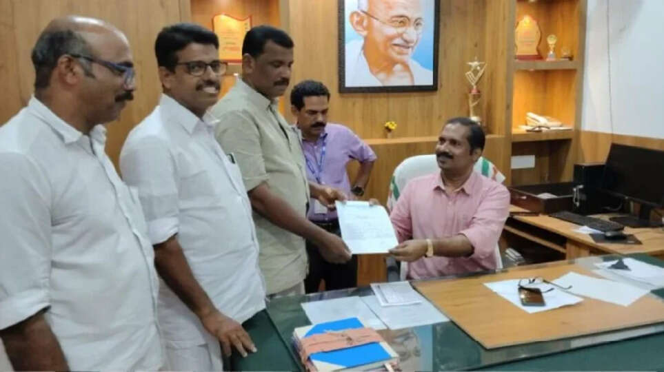 thiruvattur land issue congress submits petition for land t
