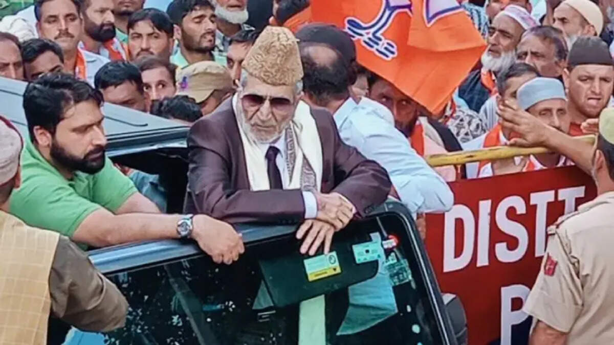 BJP Compares Mushtaq Bukhari to Gandhi and Mandela