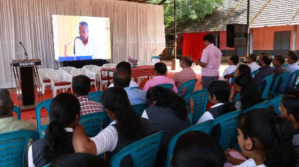 Chief Minister Pinarayi Vijayan inaugurating new school buildings