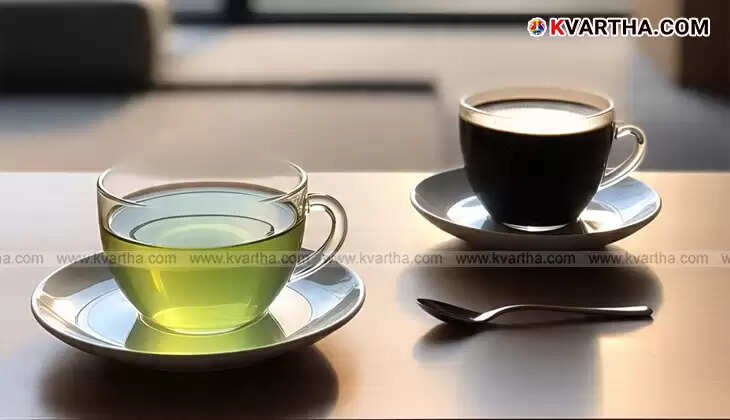 Two cups, one with green tea and another with black coffee, symbolizing weight loss beverages.