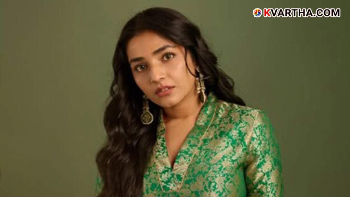 Rajisha Vijayan in a bold look from the song 'Komala Thamara' in the movie Mastishka Maranam.