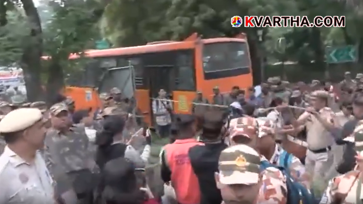  Image reflecting heavy security and CJP protest in New Delhi