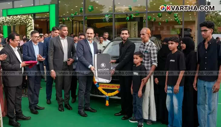 Muhammad Siyad receiving keys to his new Skoda car.