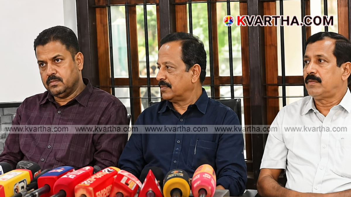  Representational image reflecting political press meet and leaders in Kerala