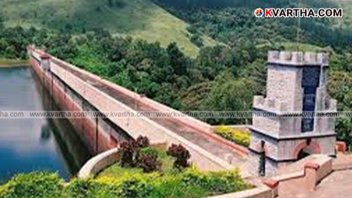 Mullaperiyar dam with high water level in the reservoir.