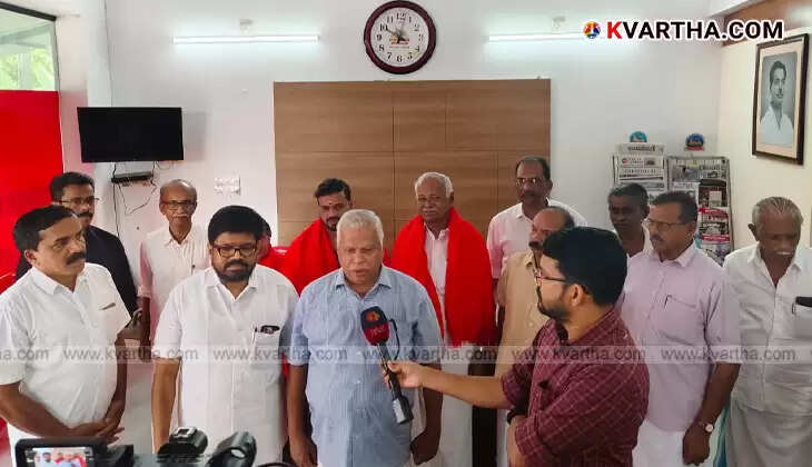 K.V. Raveendran, a former Congress leader, being welcomed into the CPI(M) by party leaders in Kannur.