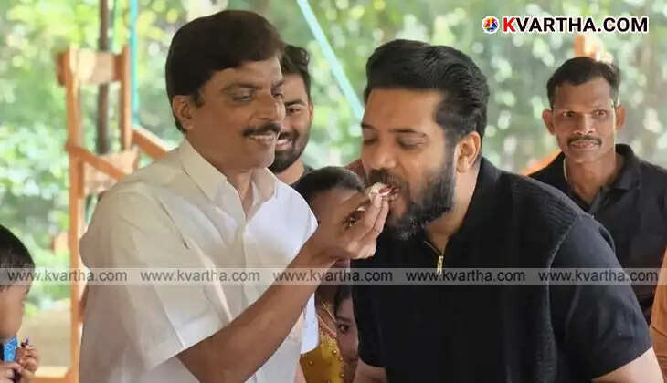 UDF candidate KP Saju meets voters in person in Thalassery.