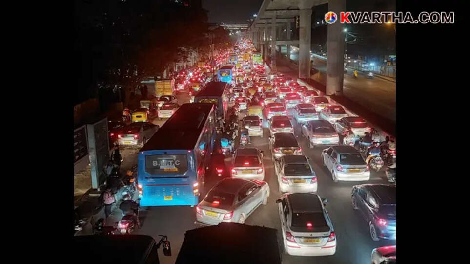 Kolkata traffic, congested city roads, traffic jam in Kolkata
