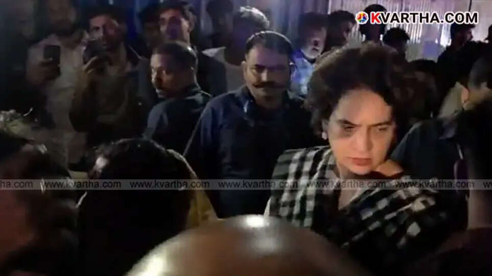 Priyanka Gandhi assisting victims at Eengappuzha car crash site