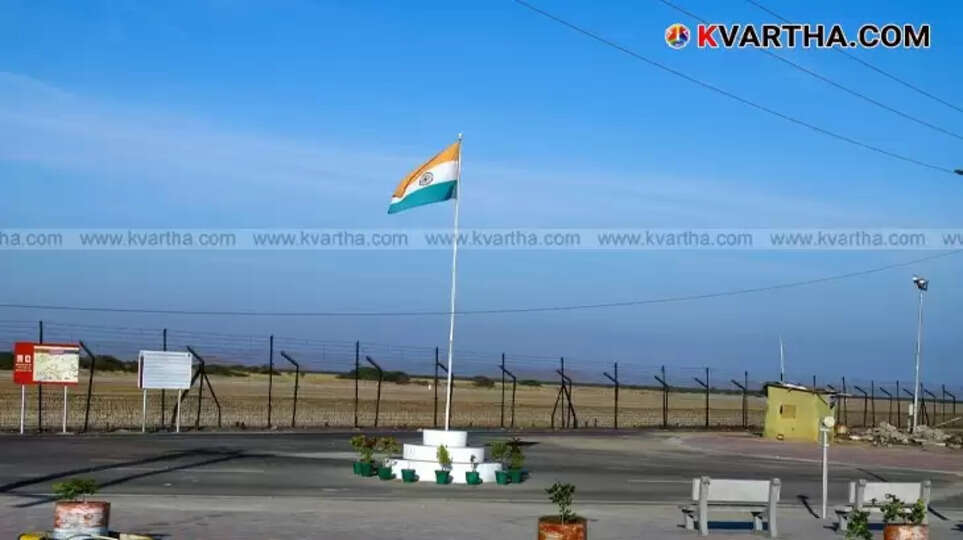  Pakistani citizens at Wagah border waiting to cross into Pakistan
