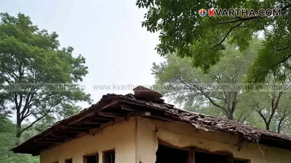 Symbolic image of a partially collapsed old building.