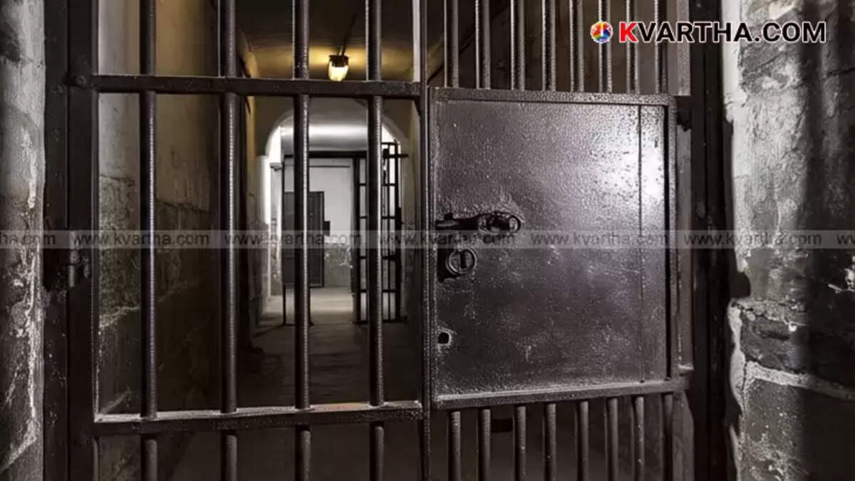 Saravanan, accused in a murder case, being escorted by police after his arrest.&nbsp;