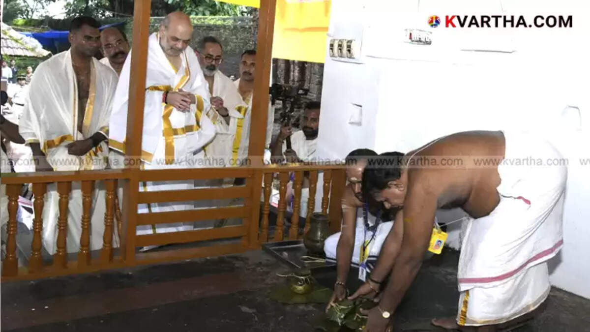  Amit Shah visiting Rajarajeshwara Temple in Taliparamba, Kannur.