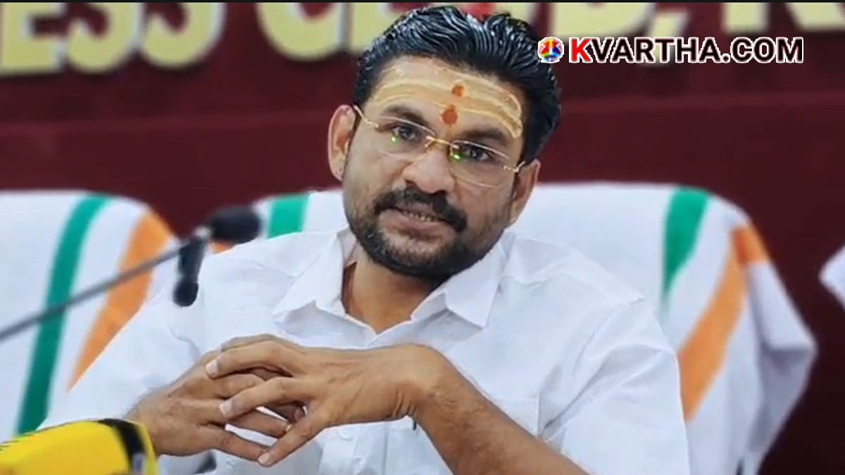 Sreenath Namboothiri at a press conference.