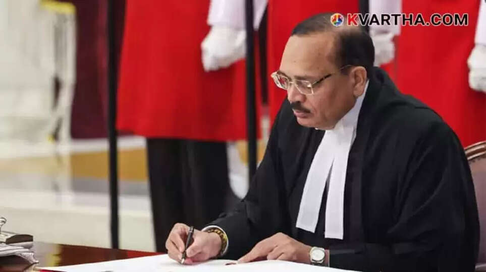 Justice Surya Kant taking oath as Chief Justice of India.