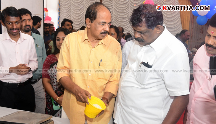 Minister GR Anil inaugurating Supplyco Christmas Fair