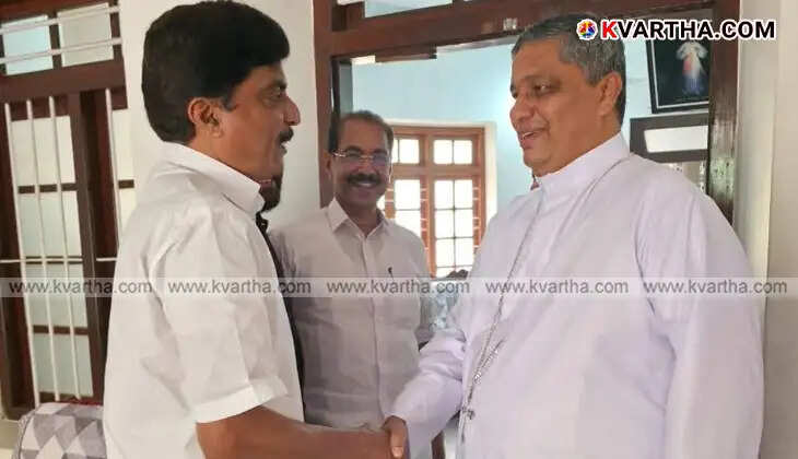 UDF candidate KP Saju meets voters in person in Thalassery.